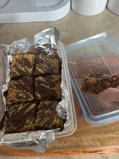 Add some nuts and seeds / fig
Needs a handful extra of oats